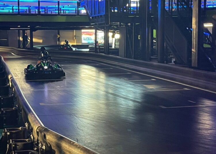 Andretti Indoor Karting & Games supera 1 ano de entretenimento, Jantar em North Fort Worth