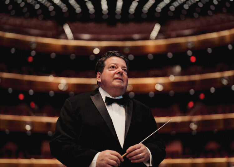 Andrew Litton comemora 10 anos como diretor musical da cidade de Nova York