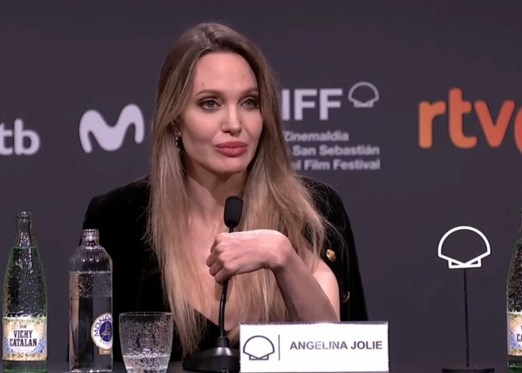 Angelina Jolie responde à situação 'preocupante' nos EUA
