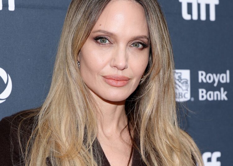 Angelina Jolie revela a regra de moda de seus filhos