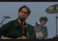 Assista Alex G executar “laranjas” em Kimmel