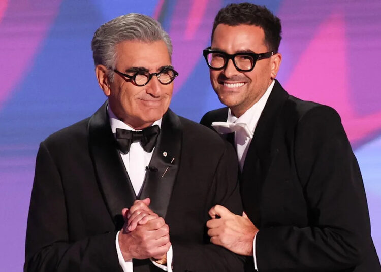 Assista Eugene Levy Compartilhe a história de lançamento de Dan em 'The Reluctant Traveler'