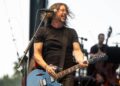 Assista Foo Fighters Tocar Surprise First Gig com seu novo baterista
