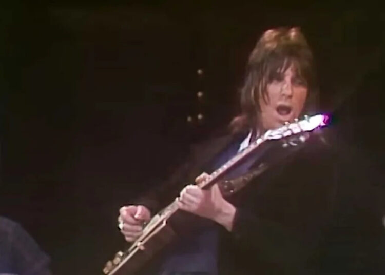 Assista à versão impressionante de Jeff Beck, você sabe o que quero dizer no especial da meia-noite