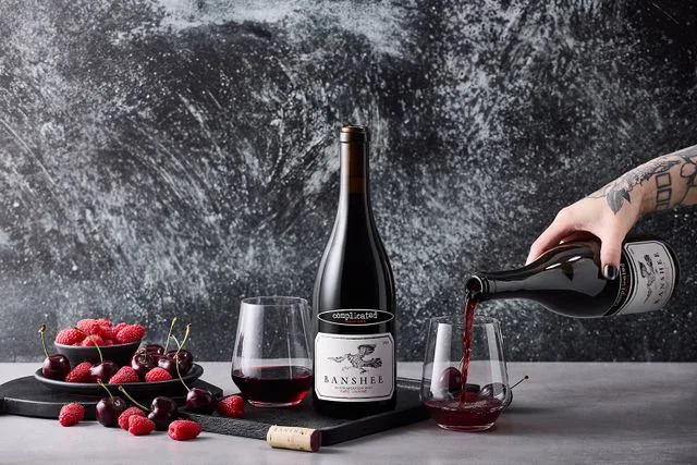 Avril Lavigne para liberar o primeiro vinho oficial 'complicado' com Banshee nomeado em homenagem a um de seus 'maiores sucessos' (exclusivos)