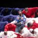 Bad Bunny como o artista do intervalo do Super Bowl é uma escolha óbvia - e subversiva -