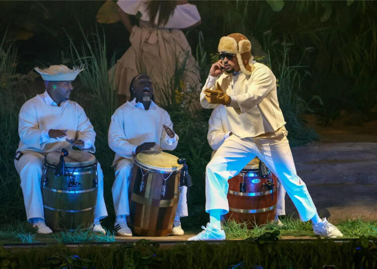 Bad Bunny fecha a histórica residência de Porto Rico com Marc Anthony, Rainao e mais convidados
