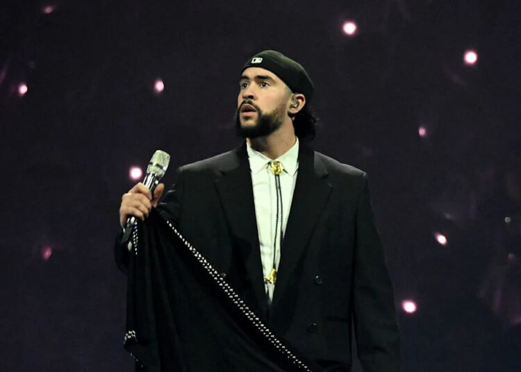 Bad Bunny pronto para encabeçar o show de intervalo do Super Bowl 2026