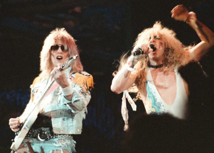 Banda de metal glam dos anos 80 para se reunir para uma turnê surpresa do 50º aniversário