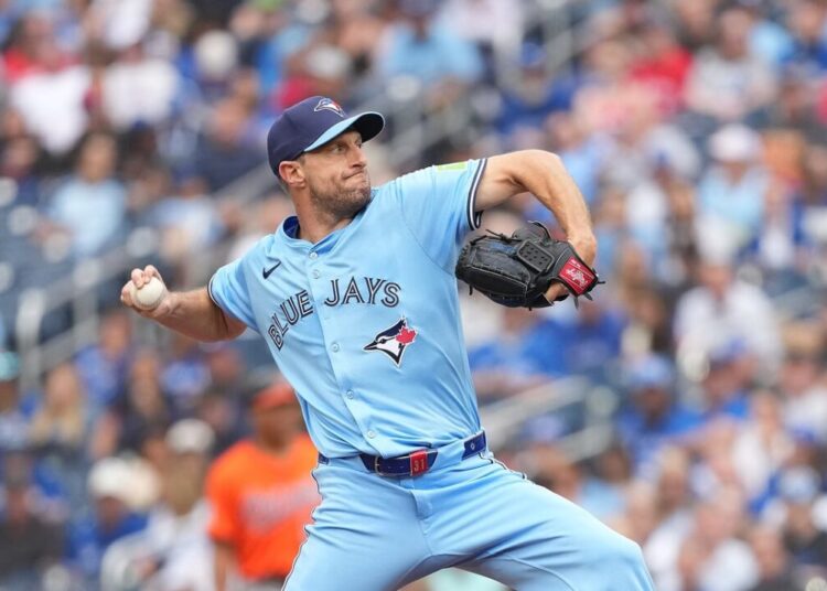Blue Jays Out para Snap Skid vs. Royals como AL East Lead Media - Mídia de nível de campo - Soluções de conteúdo esportivo profissional