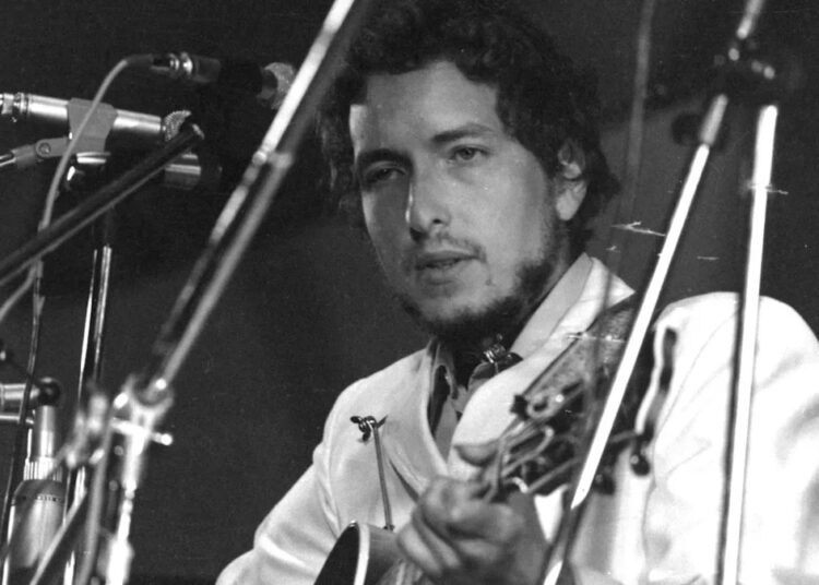 Bob Dylan escreveu a letra para esta música clássica em um guardanapo e não queria nenhum crédito