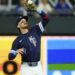 Bobby Witt Jr. sai do jogo com espasmos lombares
