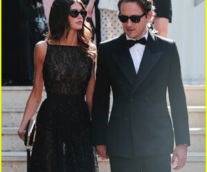 Kaia Gerber e namorado Lewis Pullman Display PDA fofa em 'The Testament of Ann Lee' Veneza Red Carpet Premiere