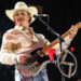Breakout country Star Marks Billboard Milestone com músicas de sucesso