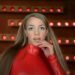 Britney Spears Drops NSFW se move no banheiro do restaurante