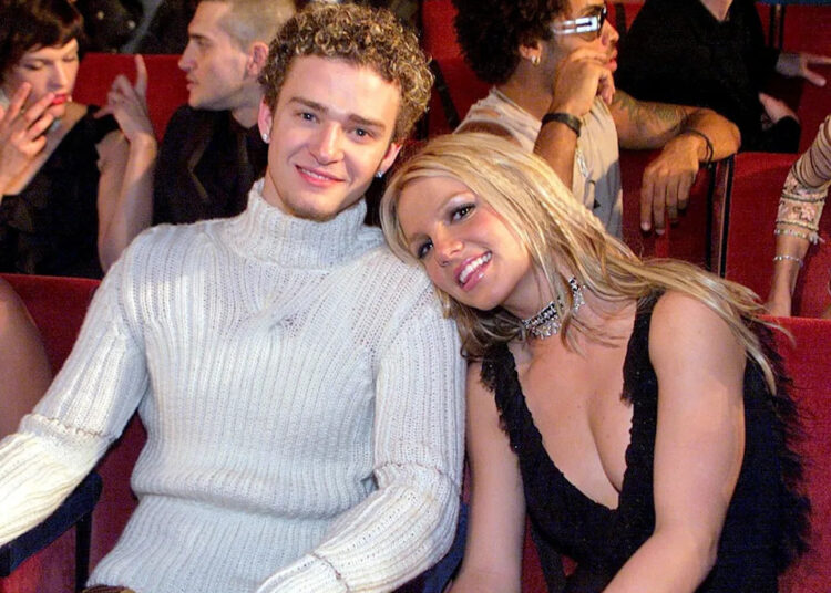 Britney Spears, Justin Timberlake e mais casais que participaram dos VMAs