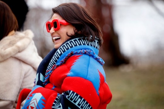 Bronwyn Newport de Rhoslc questiona os processos de Lisa Barlow na estréia da 6ª temporada