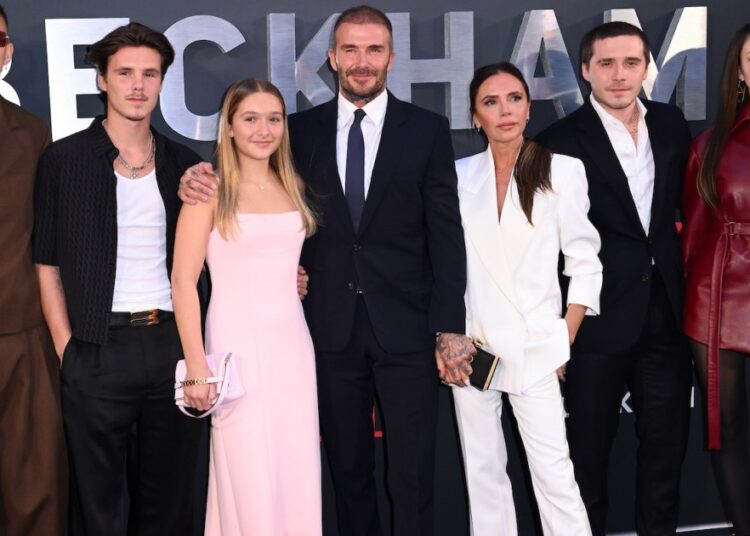 Brooklyn Beckham quebra o silêncio na disputa familiar com pais e irmãos