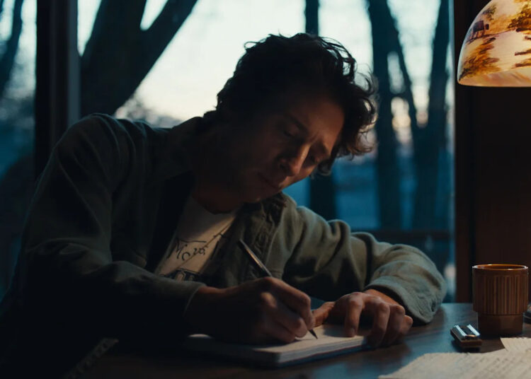 Bruce Springsteen explora o próximo movimento de carreira em novo trailer 'Deliver Me Fromwhere'