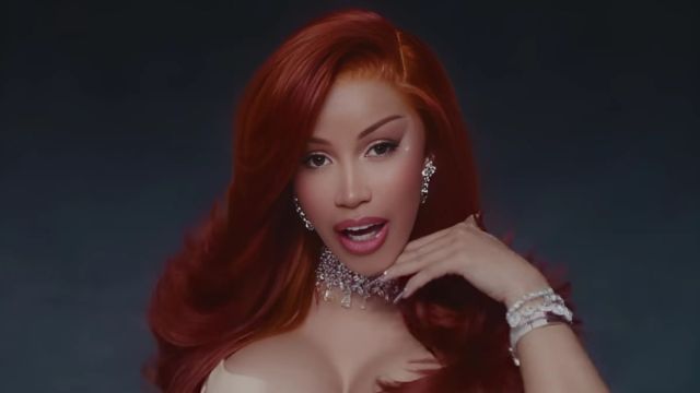 Cardi B twerking em mini-shorts é difícil de ignorar