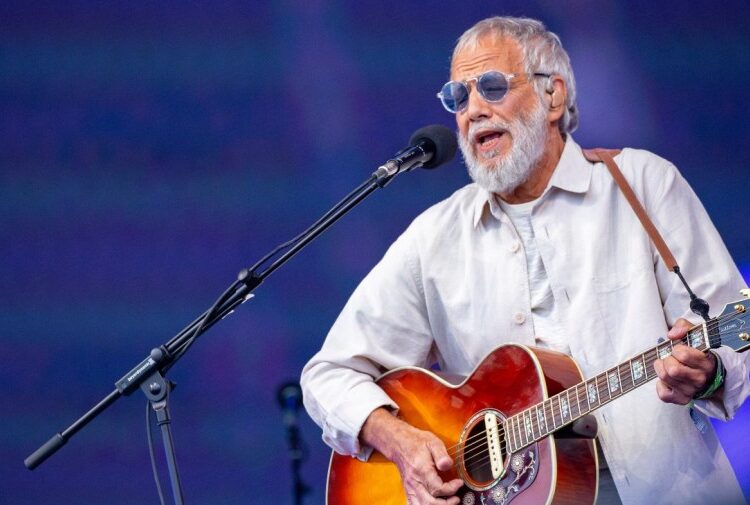 Cat Stevens adia as datas da turnê de livros nos EUA por questões de visto