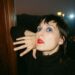 Cate Le Bon derruba uma nova música e videoclipe “Abound Time”