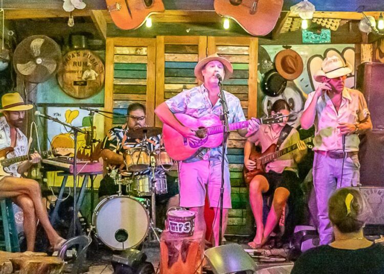 Cayman Smith-Martin: Um Buffett Roots Music Festival | Entretenimento