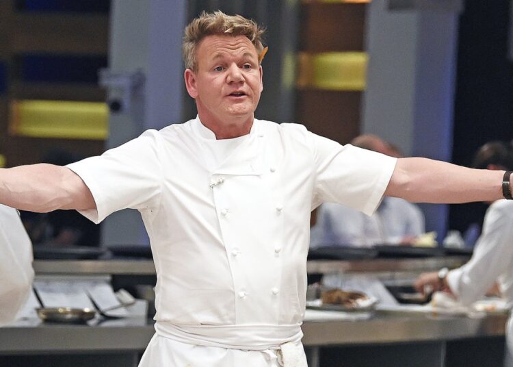 Chamada de calha na Bel Air Home de Gordon Ramsay - NBC Los Angeles