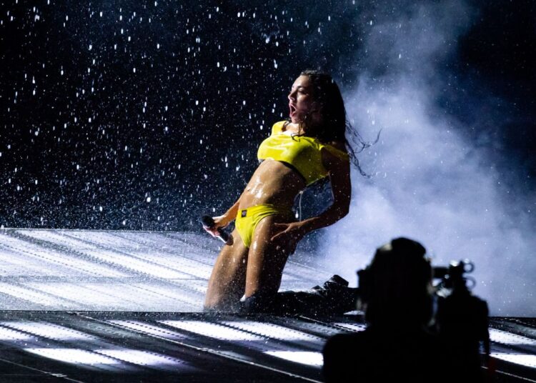 Charli XCX para contribuir com músicas originais para o novo filme de Wuthering Heights