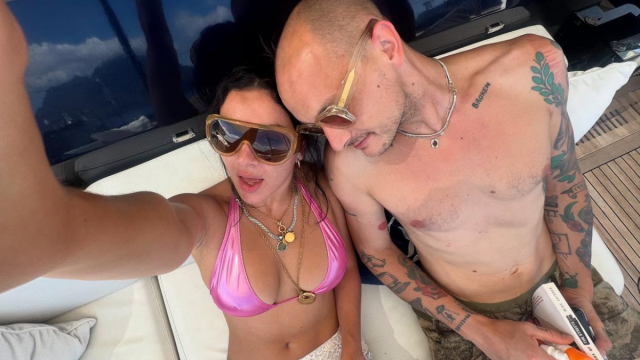 Charli XCX soltou novas fotos de suas celebrações de casamento