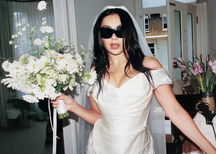 Charli XCX traz novas músicas para o filme de 'Wuthering Heights'