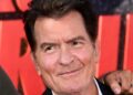 Charlie Sheen se abre sobre experiências sexuais com homens