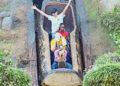 Charlize Theron desfruta do Disneyland Park durante o Fun Day With Filhe - Star Magazine