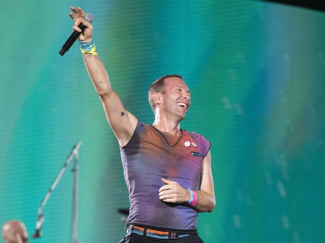 Chris Martin, do Coldplay, teria se rompendo com a atriz Dakota Johnson novamente depois de oito anos juntos
