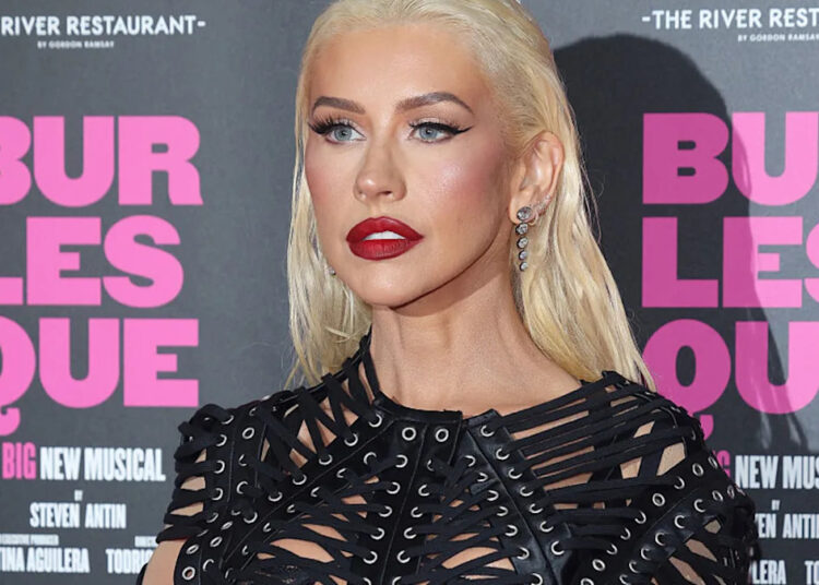 Christina Aguilera joga mandíbulas em novo post e os fãs estão dizendo a mesma coisa