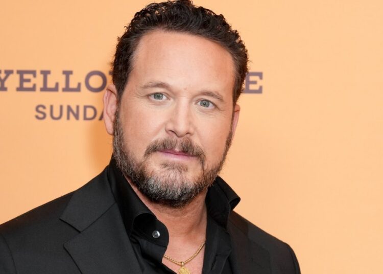 Cole Hauser diz que as fãs de 'mulheres idosas' ficam com a mão depois de 'algumas bebidas'