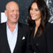 Como Bruce Willis conheceu a esposa Emma Heming Willis - e por que ela estava uma 'bagunça suada'