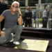 Como Giorgio Armani dominou a arte de usar as estrelas de Hollywood para vender roupas para as massas
