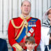 Como a vida escolar de George, Louis & Charlotte é muito diferente depois que William é acusado de quebrar a tradição real por seus filhos