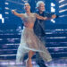 'DWTS' Pro Maksim Chmerkovskiy diz que Jenna Johnson está 'tendo um tempo difícil' com Corey Feldman