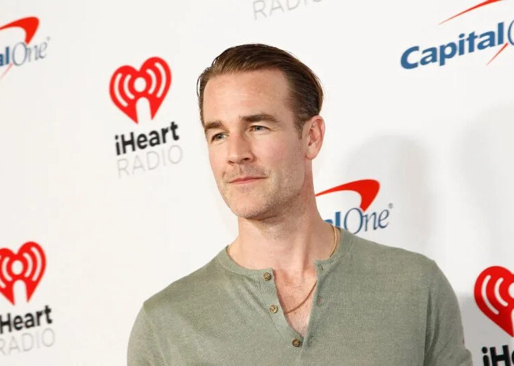 Dado James van der Beek faz uma aparição em vídeo na reunião de 'Dawson'