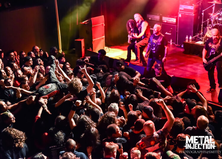 Dark Angel toca nova música pela primeira vez em 30 anos - assista a imagens de fãs de todo o set inteiro