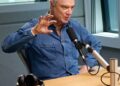 David Byrne reflete sobre o novo álbum, Talking Heads e The Music Industry - Music News