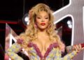 Decote de decote do Doja Cat Gotes JAWS no MTV VMAs 2025