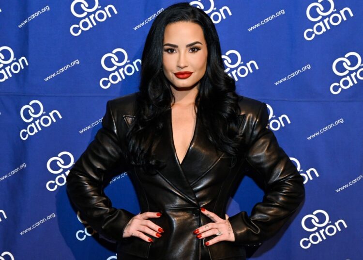 Demi Lovato está pronto para o clube em New Song 'Here All Night' Teaser