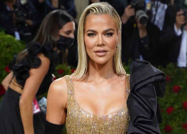 Dentro da jornada de Khloe Kardashian para a autenticidade