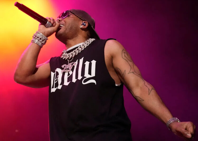 Depois de remarcar o show gratuito do Columbus Commons, Nelly para fazer chegada muito esperada
