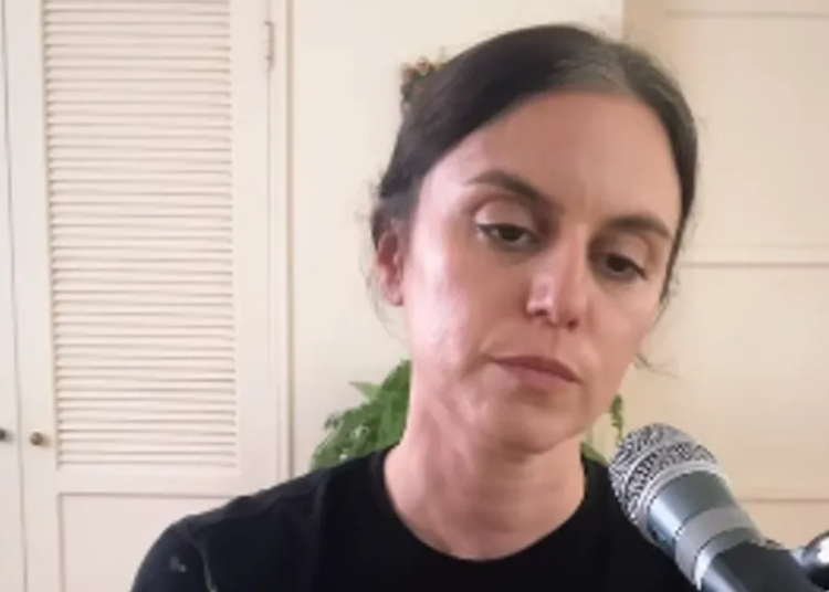 Deradoorian se torna o mais recente artista independente a deixar o Spotify