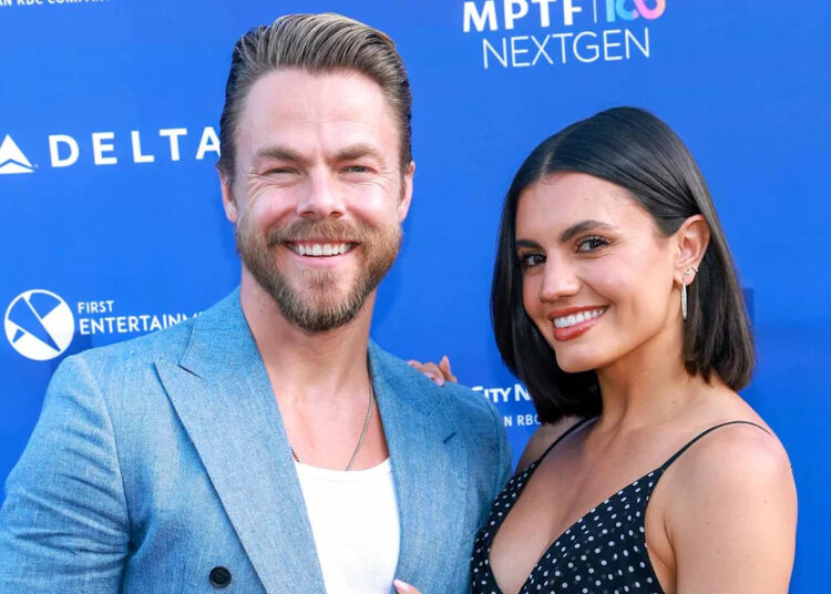 Derek Hough compartilha se ele e a esposa grávida Hayley Erbert revelará o sexo do bebê