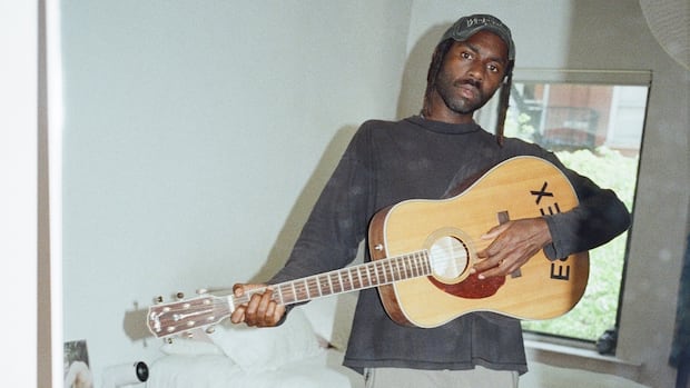 Dev Hynes de Blood Orange sobre como ser um estranho alimenta sua música